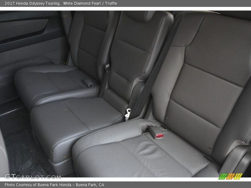 White Diamond Pearl / Truffle 2017 Honda Odyssey Touring