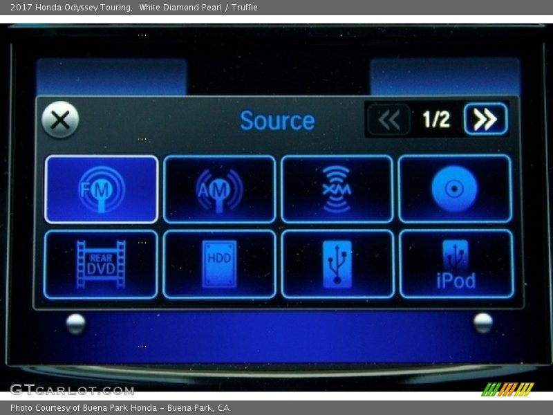 White Diamond Pearl / Truffle 2017 Honda Odyssey Touring