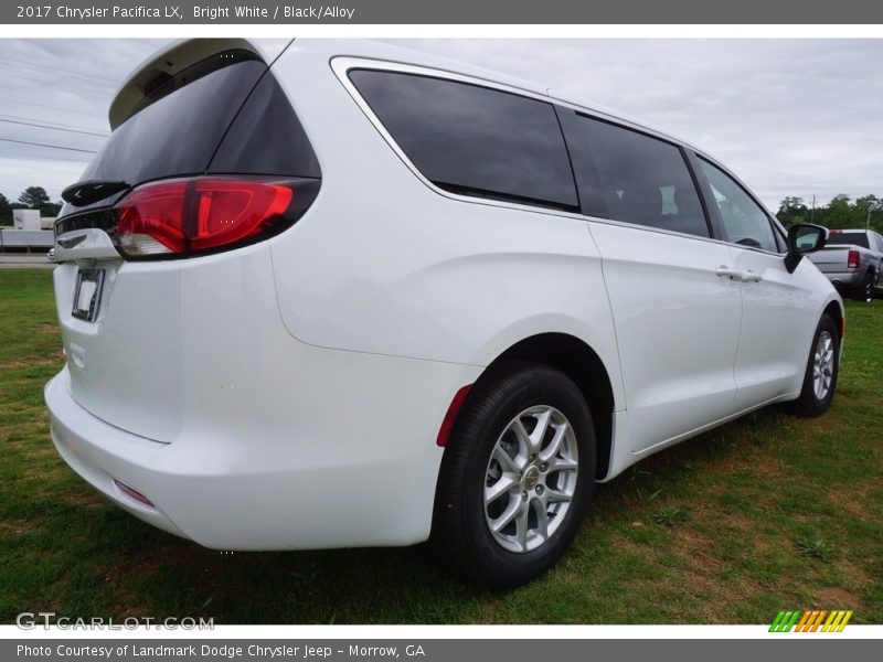 Bright White / Black/Alloy 2017 Chrysler Pacifica LX