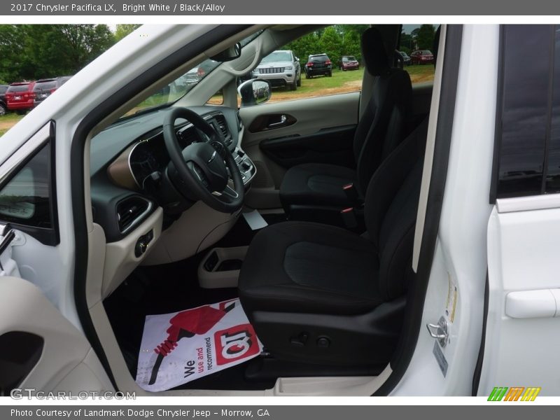 Bright White / Black/Alloy 2017 Chrysler Pacifica LX