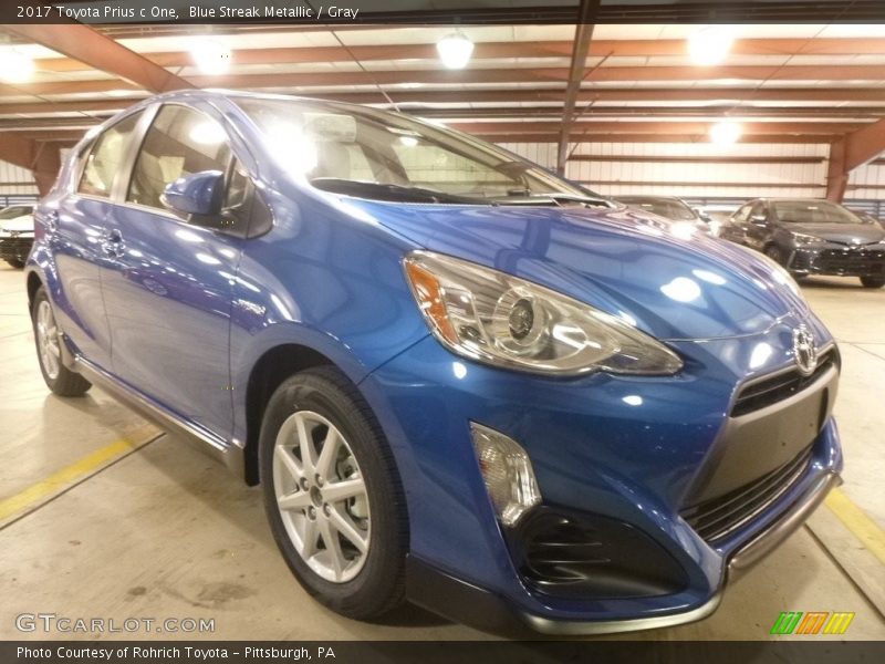 Front 3/4 View of 2017 Prius c One