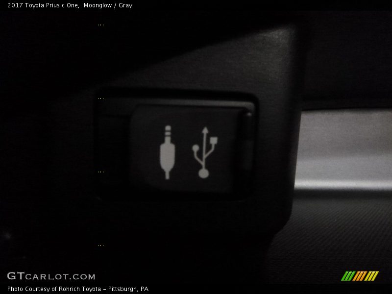Moonglow / Gray 2017 Toyota Prius c One