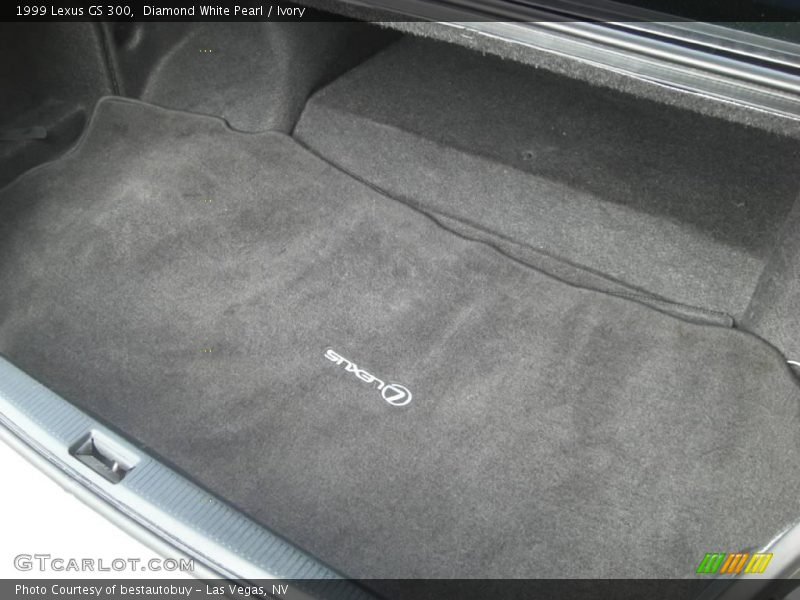 Diamond White Pearl / Ivory 1999 Lexus GS 300