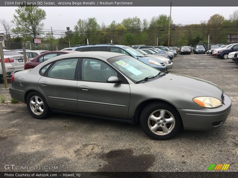 Arizona Beige Metallic / Medium Parchment 2004 Ford Taurus SES Sedan