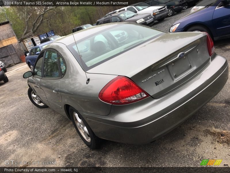 Arizona Beige Metallic / Medium Parchment 2004 Ford Taurus SES Sedan