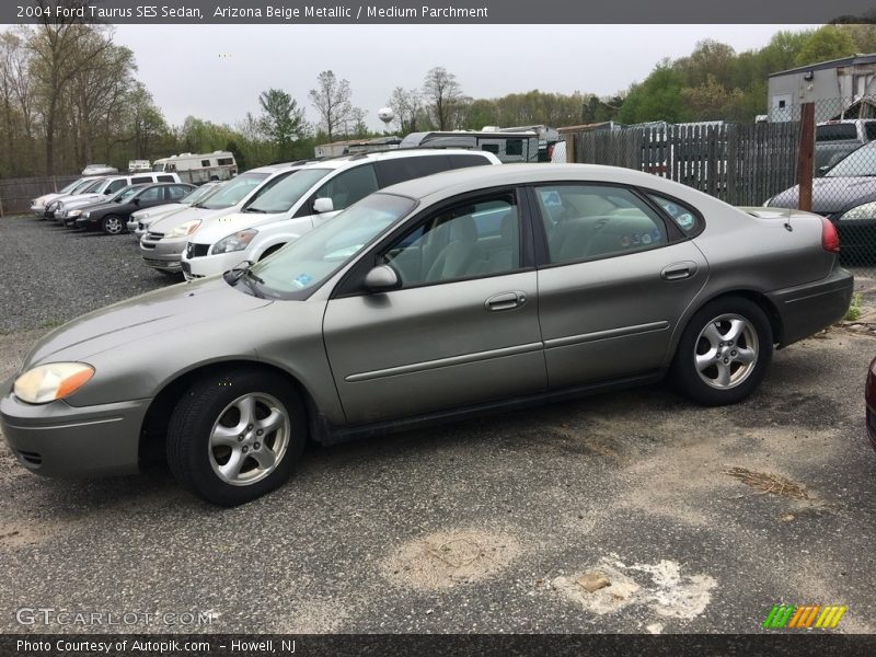 Arizona Beige Metallic / Medium Parchment 2004 Ford Taurus SES Sedan