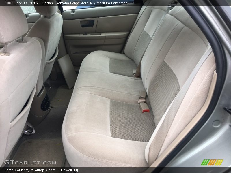 Arizona Beige Metallic / Medium Parchment 2004 Ford Taurus SES Sedan