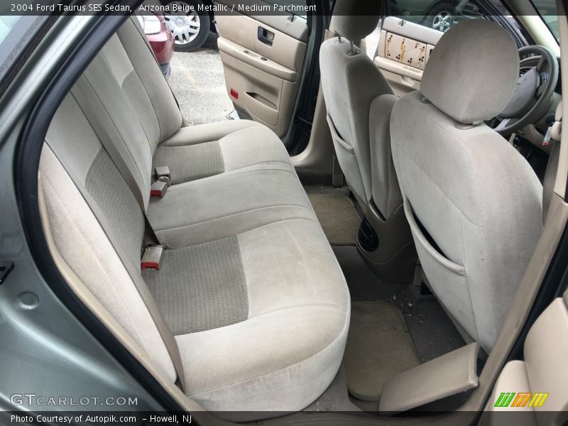 Arizona Beige Metallic / Medium Parchment 2004 Ford Taurus SES Sedan