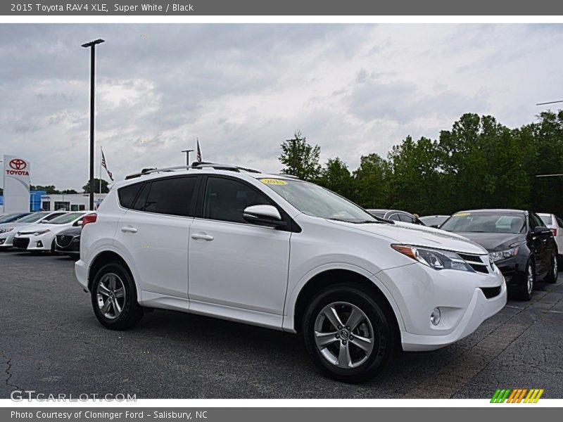 Super White / Black 2015 Toyota RAV4 XLE