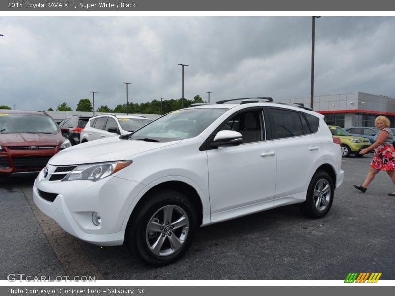 Super White / Black 2015 Toyota RAV4 XLE