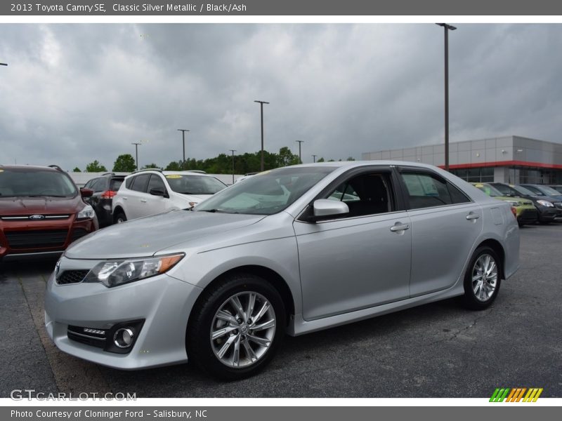 Front 3/4 View of 2013 Camry SE