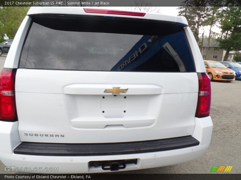 Summit White / Jet Black 2017 Chevrolet Suburban LS 4WD