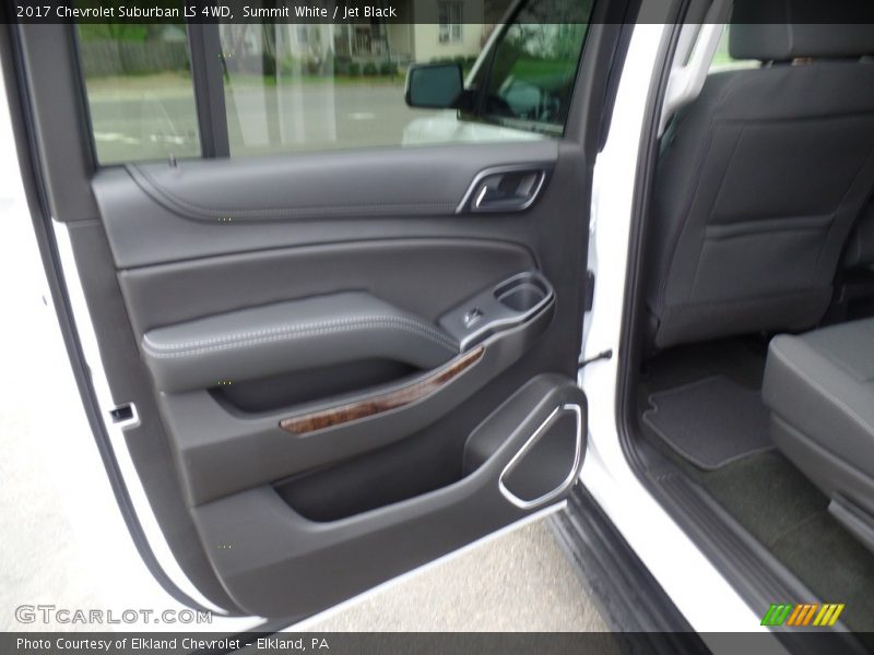 Summit White / Jet Black 2017 Chevrolet Suburban LS 4WD