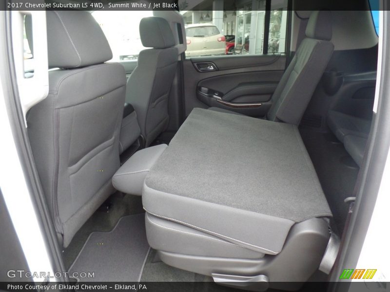 Summit White / Jet Black 2017 Chevrolet Suburban LS 4WD