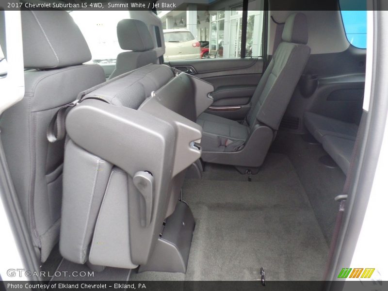 Summit White / Jet Black 2017 Chevrolet Suburban LS 4WD