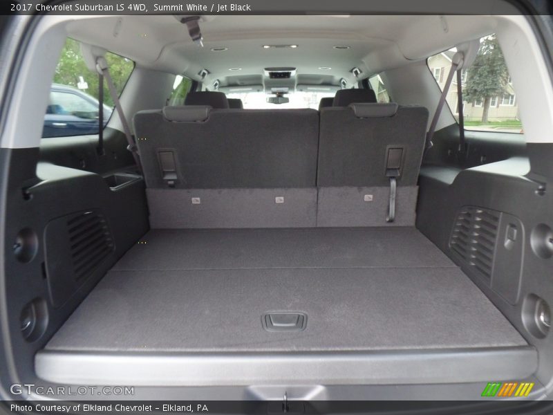Summit White / Jet Black 2017 Chevrolet Suburban LS 4WD