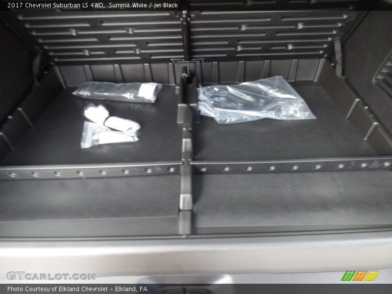 Summit White / Jet Black 2017 Chevrolet Suburban LS 4WD