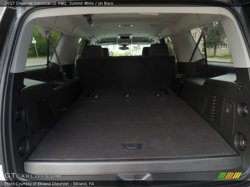Summit White / Jet Black 2017 Chevrolet Suburban LS 4WD
