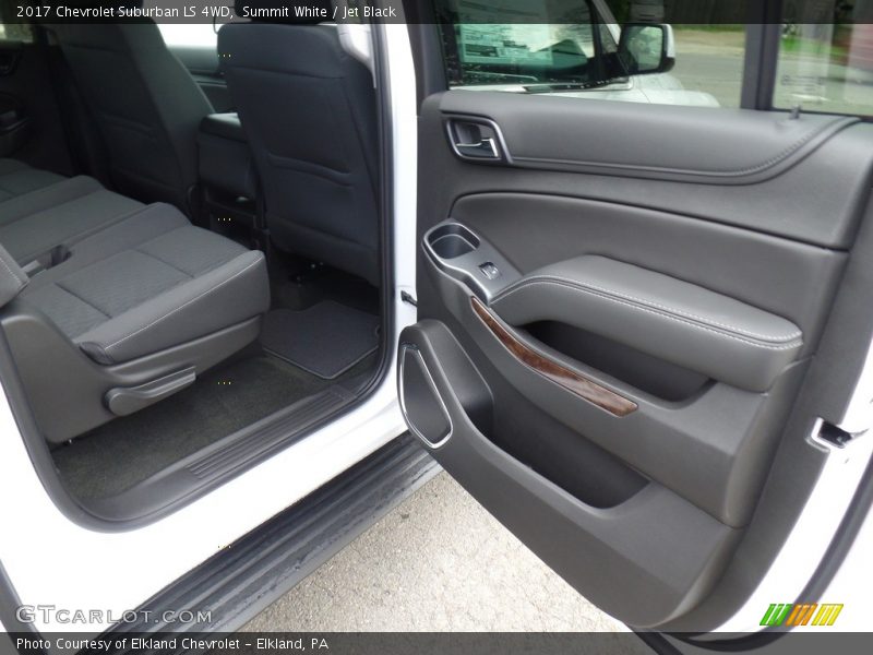 Summit White / Jet Black 2017 Chevrolet Suburban LS 4WD