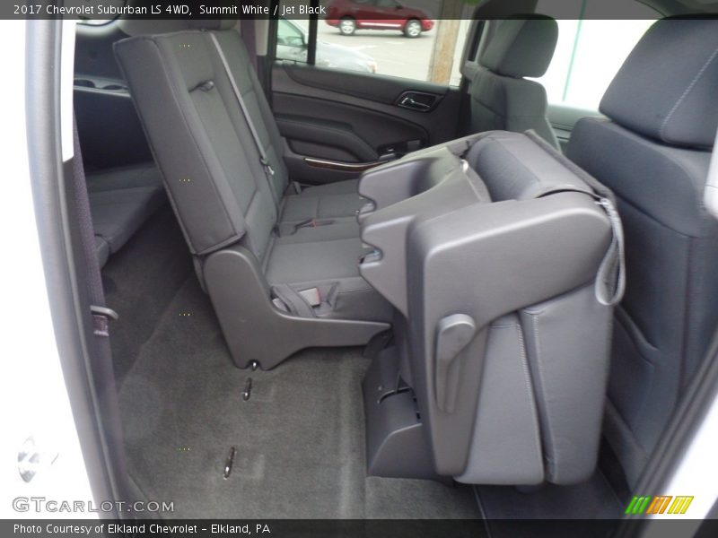 Summit White / Jet Black 2017 Chevrolet Suburban LS 4WD