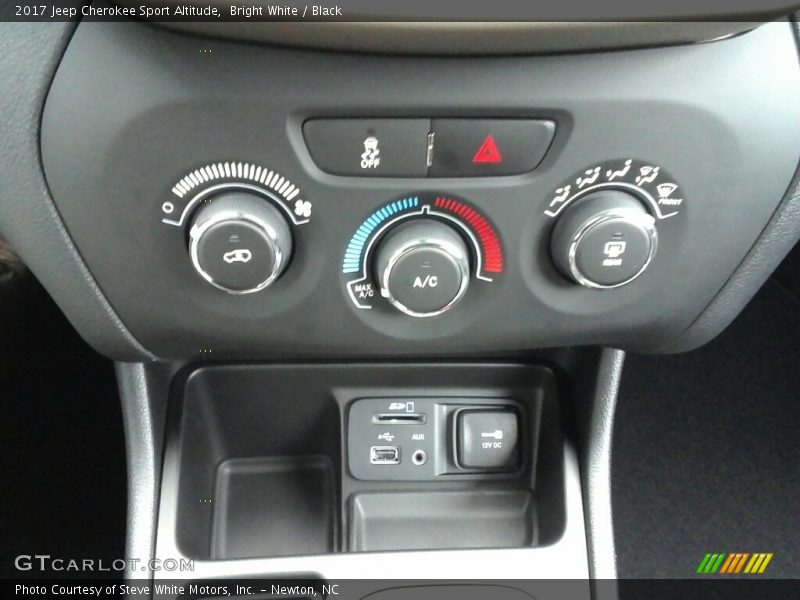 Bright White / Black 2017 Jeep Cherokee Sport Altitude