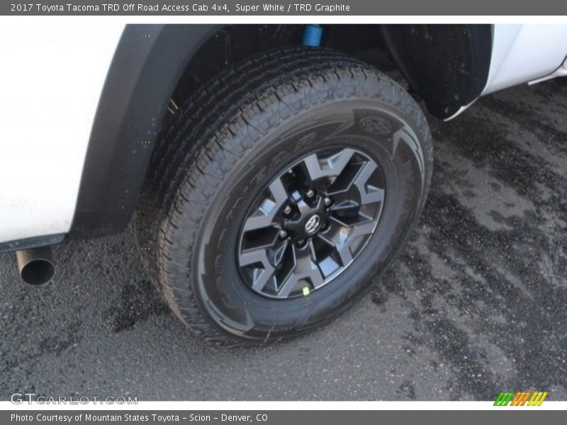 Super White / TRD Graphite 2017 Toyota Tacoma TRD Off Road Access Cab 4x4