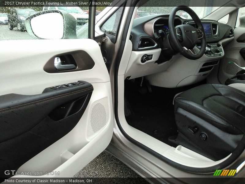 Molten Silver / Black/Alloy 2017 Chrysler Pacifica Touring L