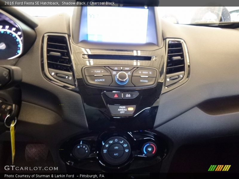 Shadow Black / Charcoal Black 2016 Ford Fiesta SE Hatchback
