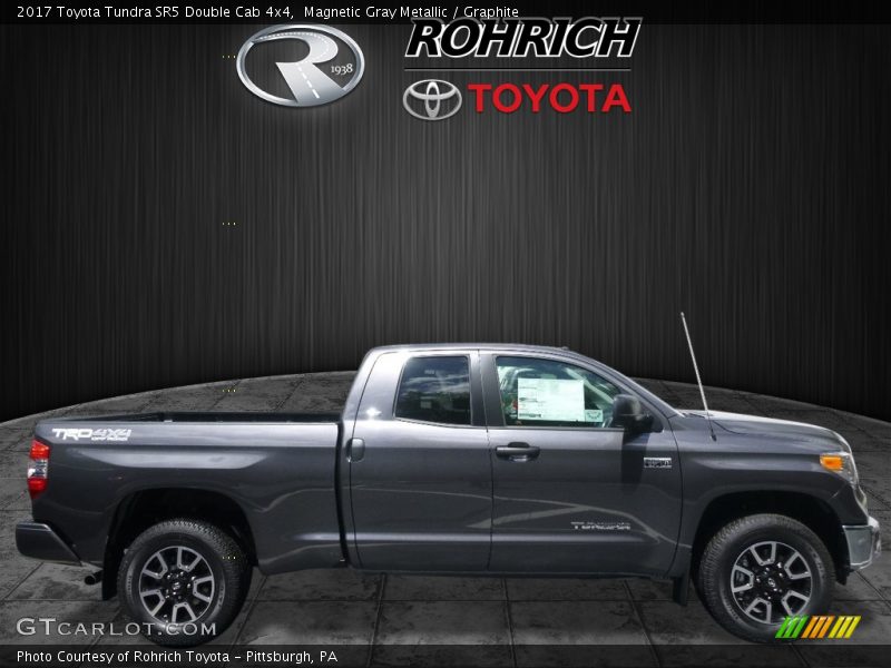 Magnetic Gray Metallic / Graphite 2017 Toyota Tundra SR5 Double Cab 4x4