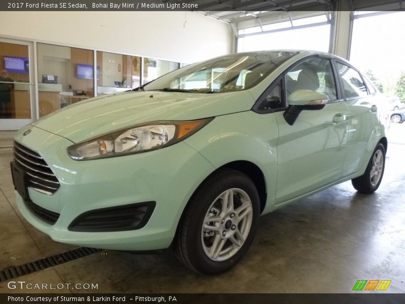 Front 3/4 View of 2017 Fiesta SE Sedan