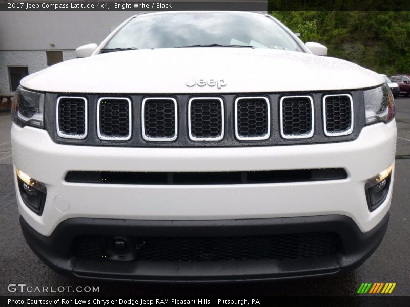 Bright White / Black 2017 Jeep Compass Latitude 4x4