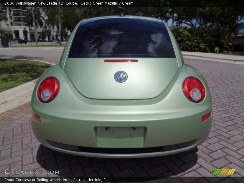 Gecko Green Metallic / Cream 2006 Volkswagen New Beetle TDI Coupe