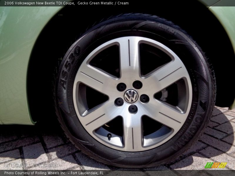 Gecko Green Metallic / Cream 2006 Volkswagen New Beetle TDI Coupe