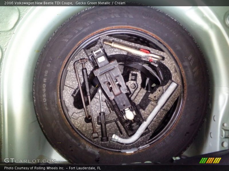 Gecko Green Metallic / Cream 2006 Volkswagen New Beetle TDI Coupe