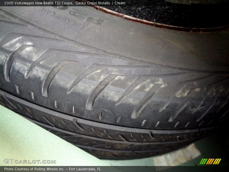 Gecko Green Metallic / Cream 2006 Volkswagen New Beetle TDI Coupe