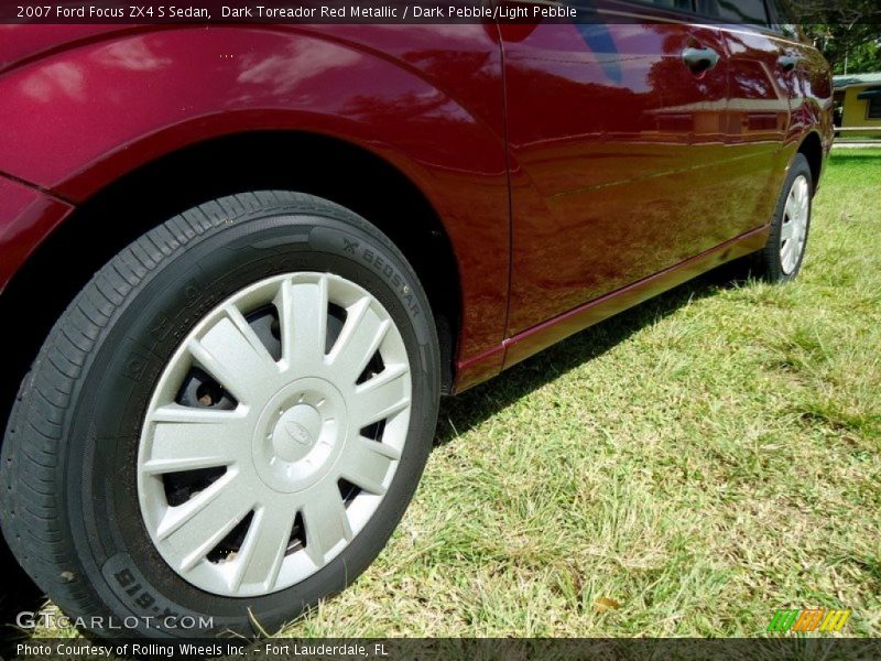 Dark Toreador Red Metallic / Dark Pebble/Light Pebble 2007 Ford Focus ZX4 S Sedan