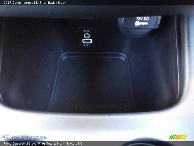 Pitch Black / Black 2017 Dodge Journey SE
