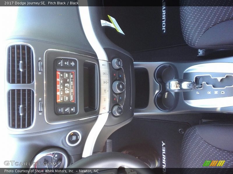 Pitch Black / Black 2017 Dodge Journey SE