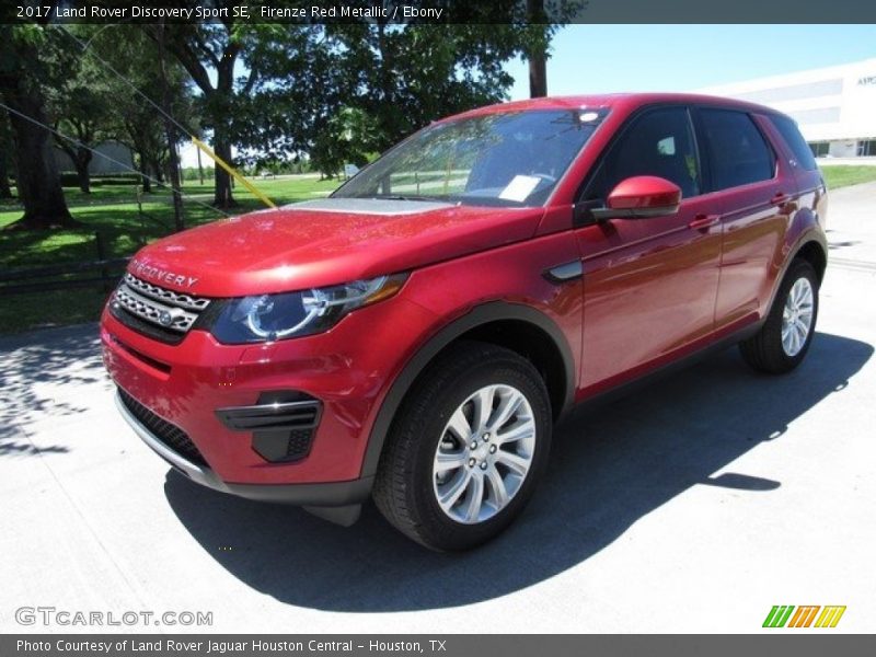 Front 3/4 View of 2017 Discovery Sport SE