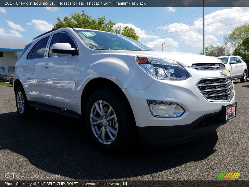 Iridescent Pearl Tricoat / Light Titanium/Jet Black 2017 Chevrolet Equinox LT