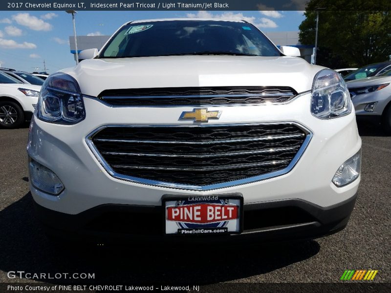 Iridescent Pearl Tricoat / Light Titanium/Jet Black 2017 Chevrolet Equinox LT