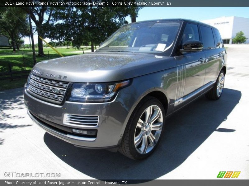 Front 3/4 View of 2017 Range Rover SVAutobiography Dynamic