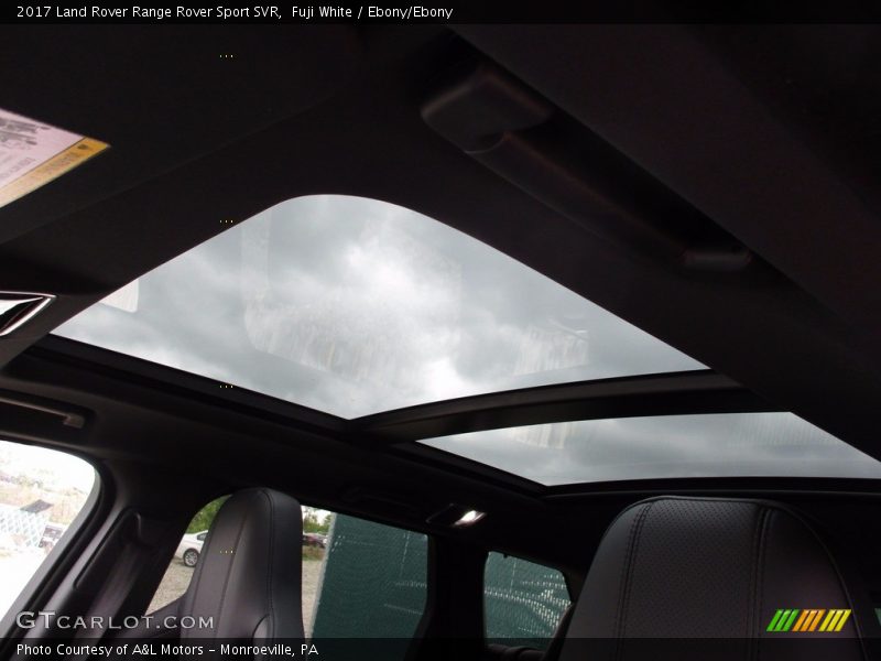 Sunroof of 2017 Range Rover Sport SVR