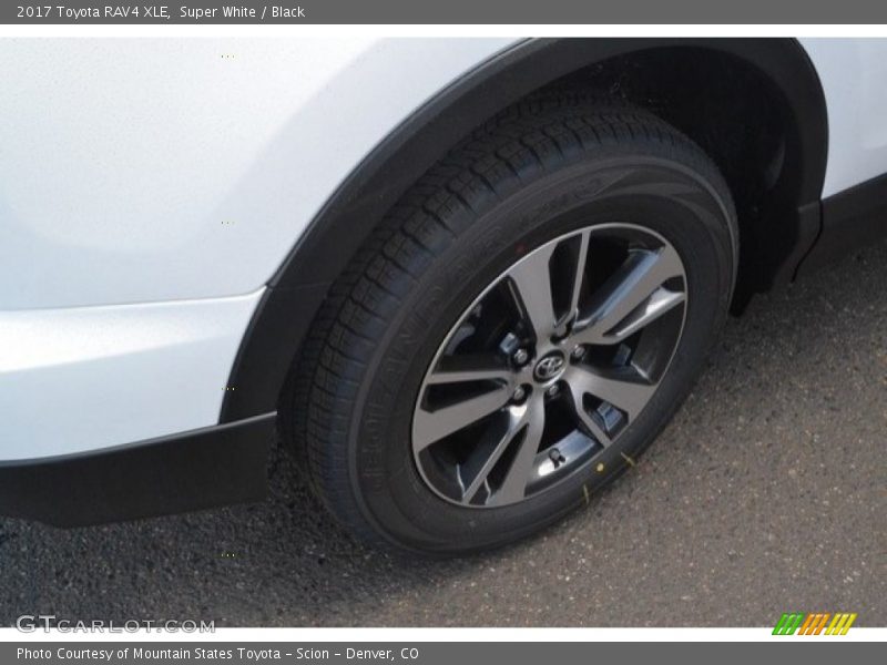 Super White / Black 2017 Toyota RAV4 XLE