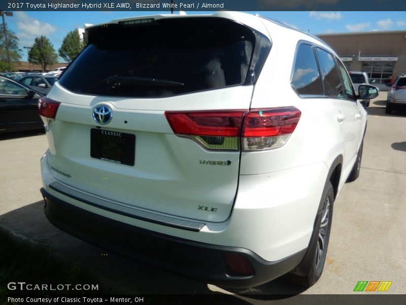 Blizzard White Pearl / Almond 2017 Toyota Highlander Hybrid XLE AWD