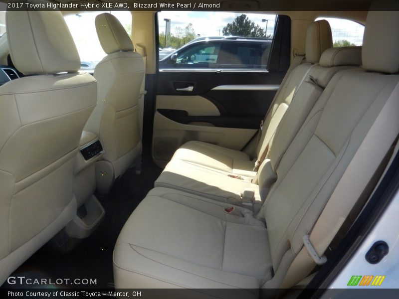 Blizzard White Pearl / Almond 2017 Toyota Highlander Hybrid XLE AWD