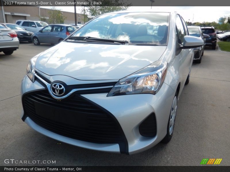 Classic Silver Metallic / Black 2017 Toyota Yaris 5-Door L