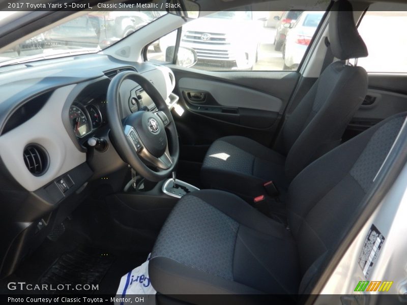 Classic Silver Metallic / Black 2017 Toyota Yaris 5-Door L