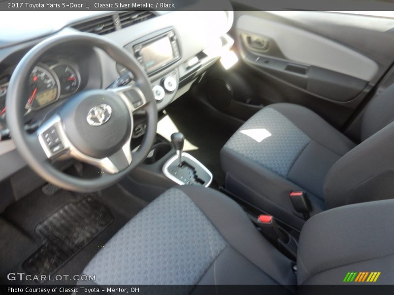 Classic Silver Metallic / Black 2017 Toyota Yaris 5-Door L