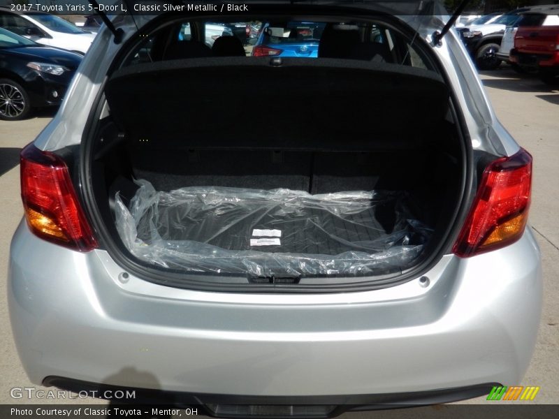 Classic Silver Metallic / Black 2017 Toyota Yaris 5-Door L